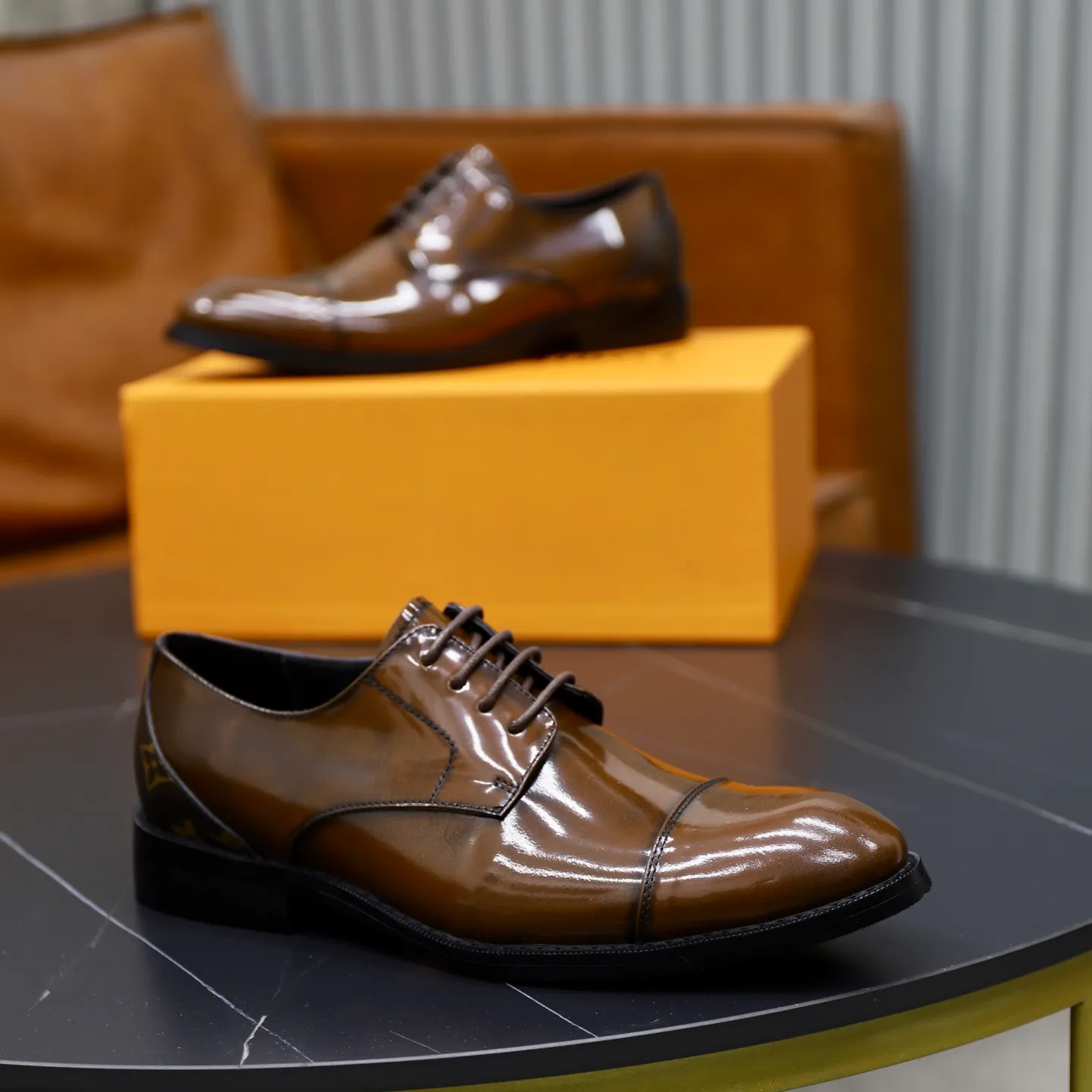 Ex-factory price: 500💰🙅‍♂️🙅‍♂️🙅‍♂️ Brand: LV Louis Vuitton Standard code: Men's size 38-44 (45 can be customized) Grade: Same style as the official website Original order quality Material: Original cowhide surface Comfortable sheepskin lining Original outsole Style category: Men's fashionable casual leather shoes Distinguished big-name luxury elements Top luxury Color: actual picture color